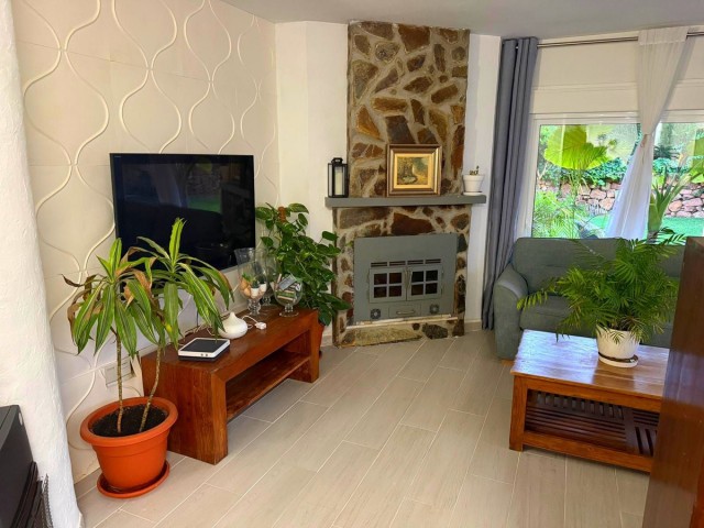 4 Bedrooms Apartment in Calahonda