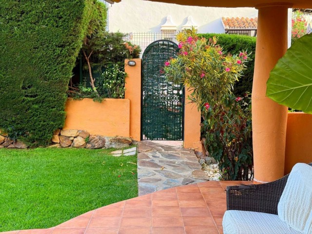 4 Bedrooms Apartment in Calahonda