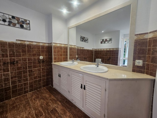 4 Bedrooms Apartment in Calahonda