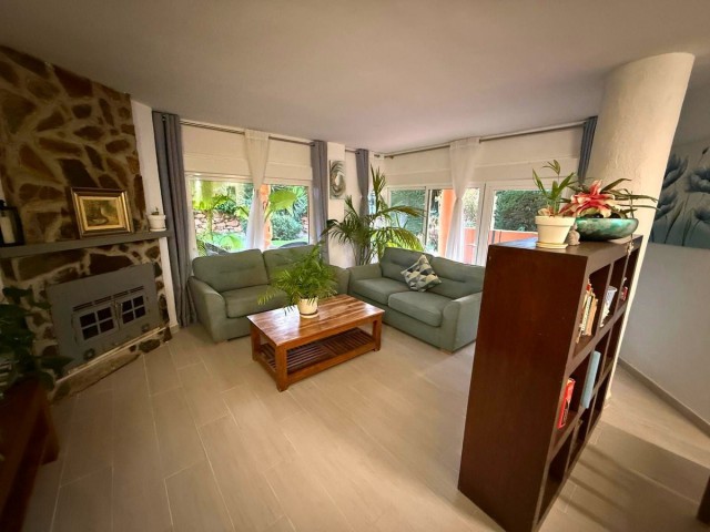 4 Bedrooms Apartment in Calahonda