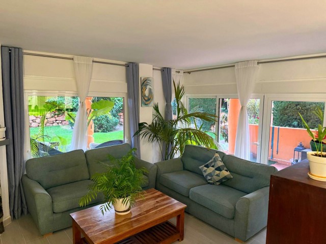 4 Bedrooms Apartment in Calahonda