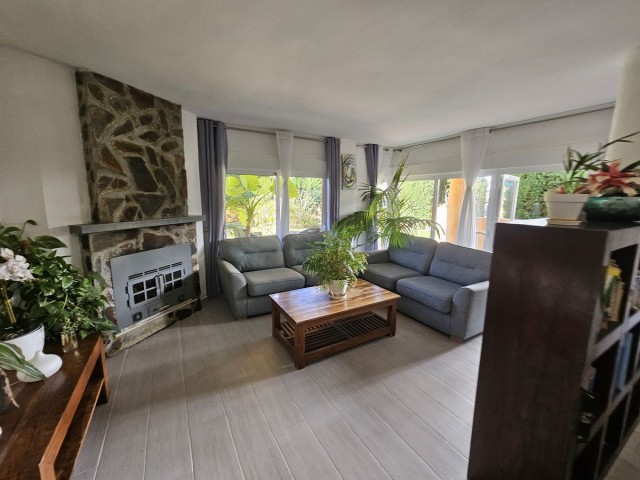 4 Bedrooms Apartment in Calahonda