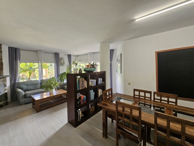 4 Bedrooms Apartment in Calahonda