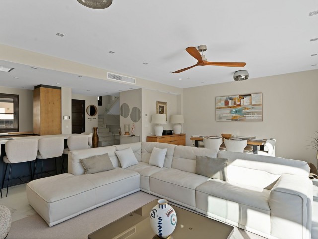 5 Bedrooms Townhouse in Benahavís