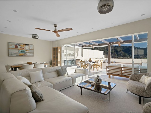 5 Bedrooms Townhouse in Benahavís