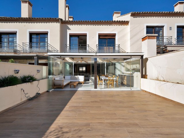 5 Bedrooms Townhouse in Benahavís