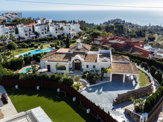 4 Bedrooms Villa in Benalmadena Costa
