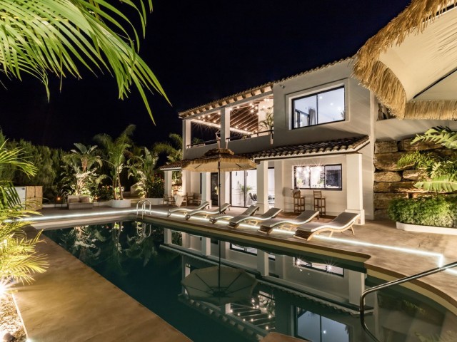 4 Bedrooms Villa in Benalmadena Costa