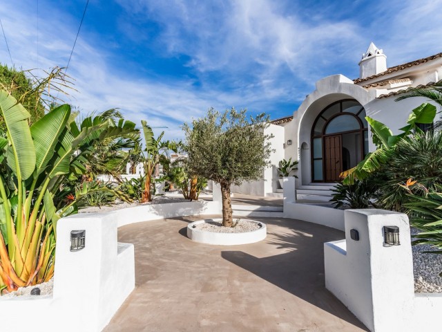 4 Bedrooms Villa in Benalmadena Costa