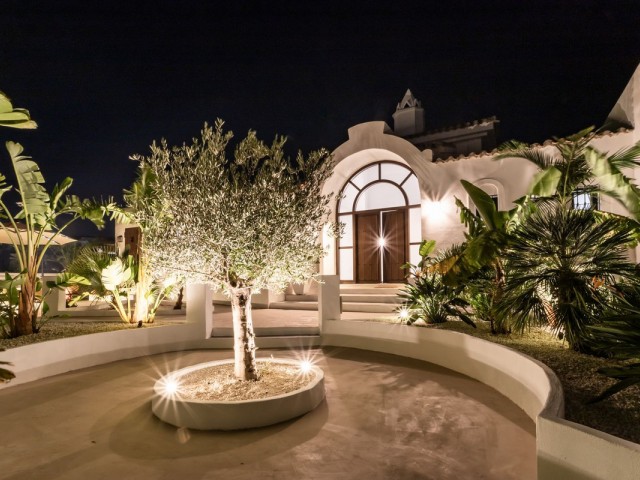 4 Bedrooms Villa in Benalmadena Costa
