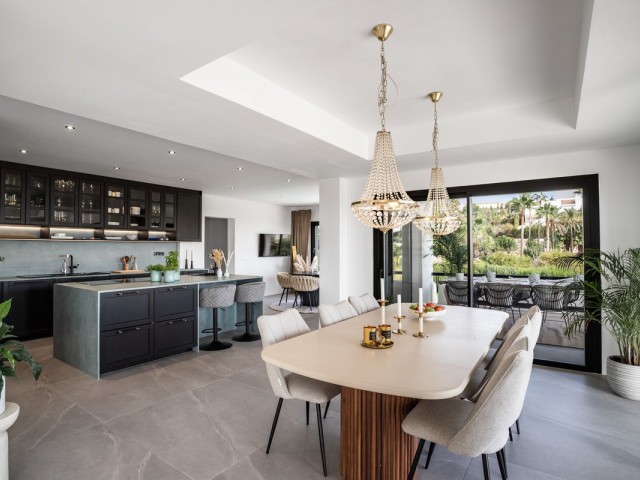 4 Bedrooms Villa in Benalmadena Costa