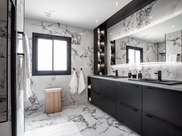 4 Bedrooms Villa in Benalmadena Costa