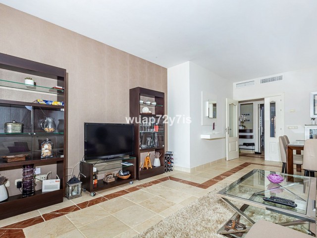 2 Bedrooms Apartment in Estepona