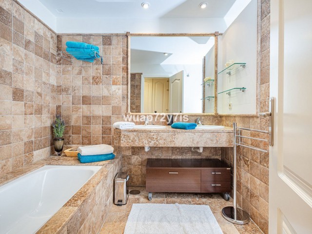 2 Bedrooms Apartment in Estepona