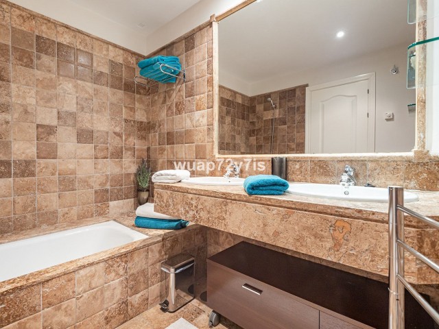 2 Bedrooms Apartment in Estepona