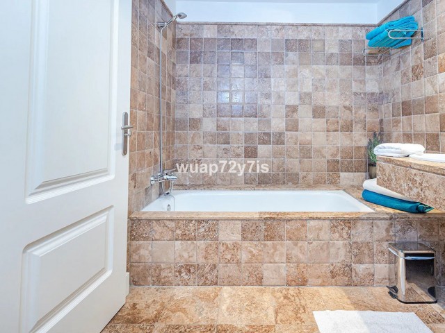 2 Bedrooms Apartment in Estepona