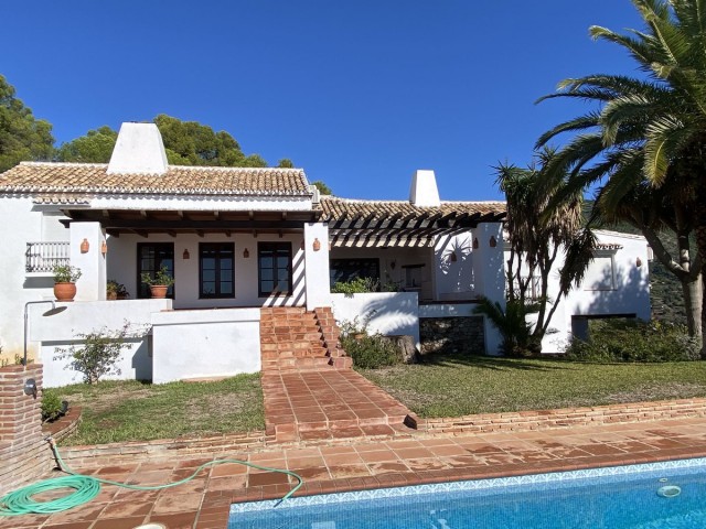 4 Bedrooms Villa in Mijas