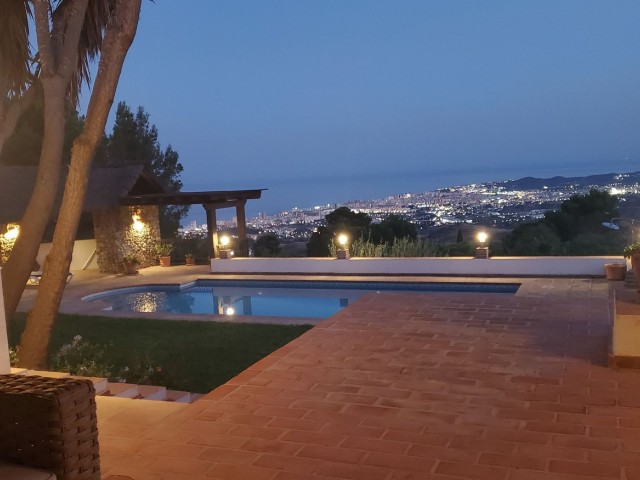 4 Bedrooms Villa in Mijas