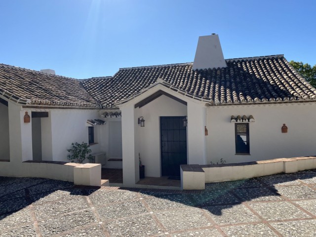 4 Bedrooms Villa in Mijas