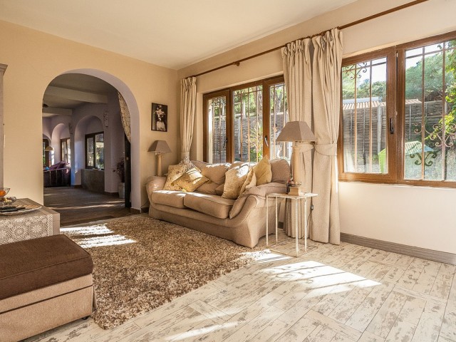 Villa avec 5 Chambres  à Elviria