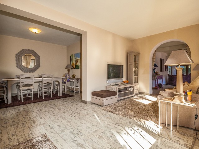 Villa avec 5 Chambres  à Elviria
