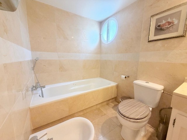 Appartement avec 3 Chambres  à Marbella