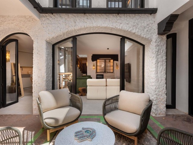 5 Bedrooms Townhouse in Marbella