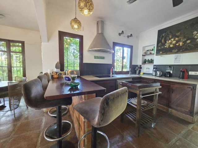 Villa con 6 Dormitorios  en Alhaurín el Grande