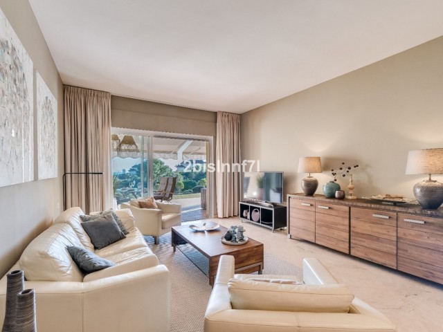 2 Bedrooms Apartment in Elviria