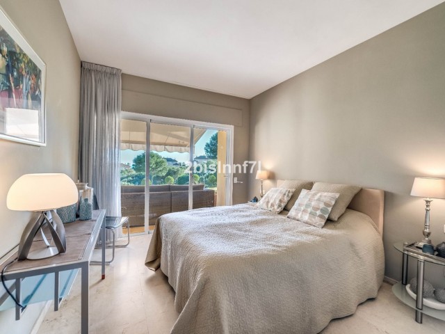 2 Bedrooms Apartment in Elviria