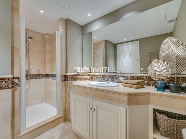 2 Bedrooms Apartment in Elviria