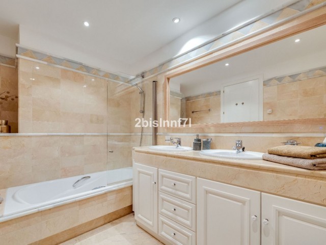 2 Bedrooms Apartment in Elviria