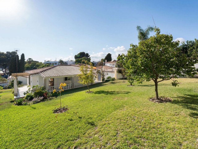 2 Bedrooms Villa in Nueva Andalucía