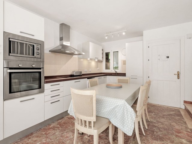 2 Bedrooms Townhouse in Estepona