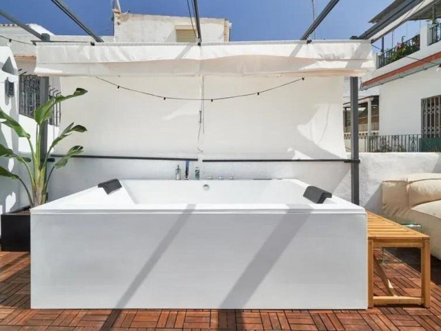 Maison mitoyenne avec 4 Chambres  à Marbella