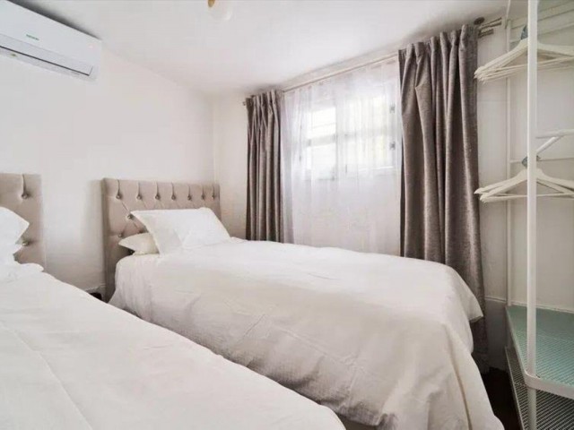 Maison mitoyenne avec 4 Chambres  à Marbella