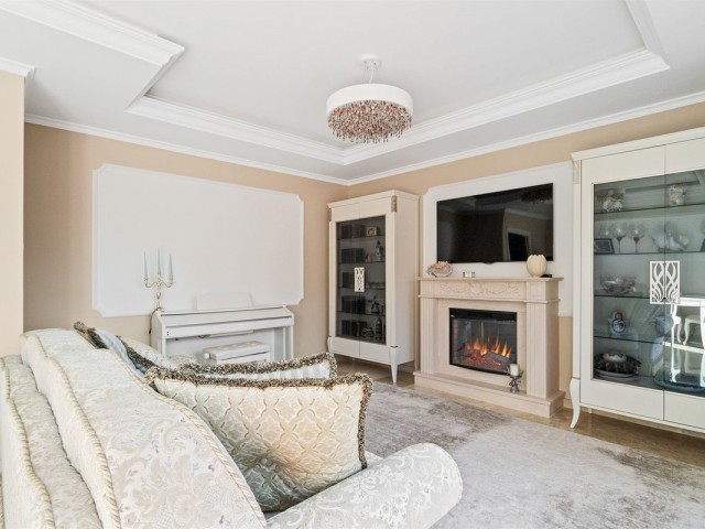 Adosado con 4 Dormitorios  en Benalmadena