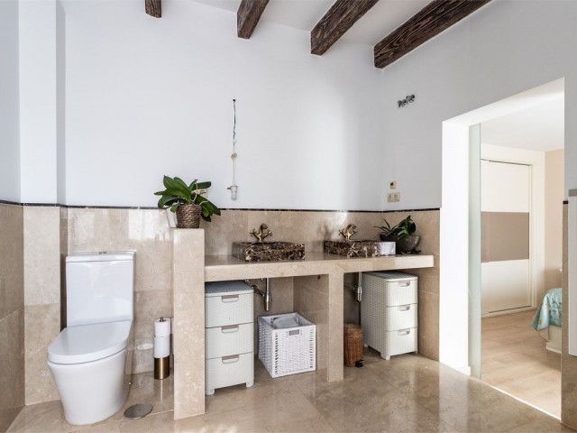 Adosado con 4 Dormitorios  en Benalmadena