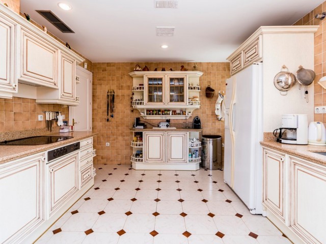 4 Bedrooms Villa in Marbella