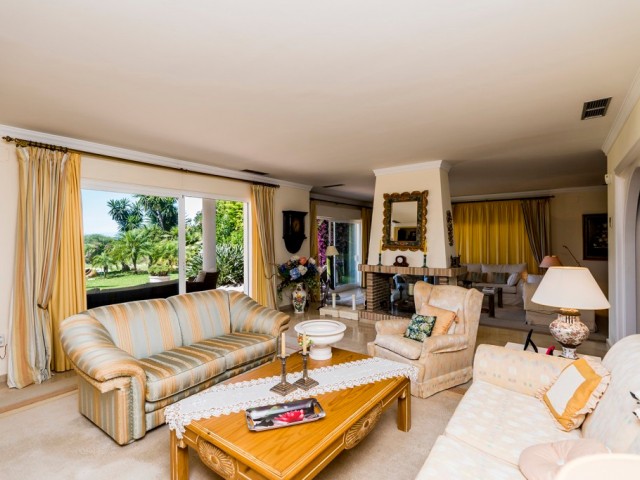 4 Bedrooms Villa in Marbella