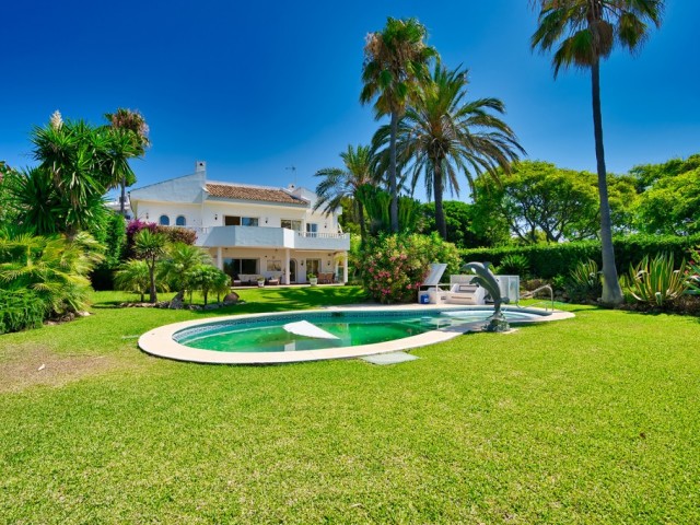 4 Bedrooms Villa in Marbella
