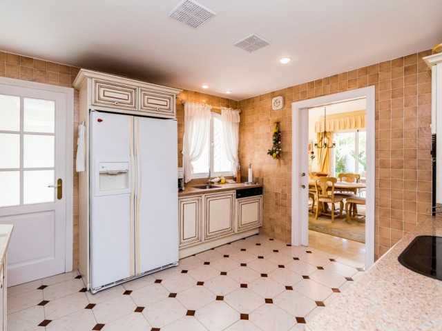 4 Bedrooms Villa in Marbella