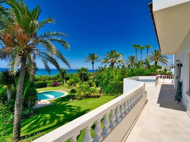 4 Bedrooms Villa in Marbella