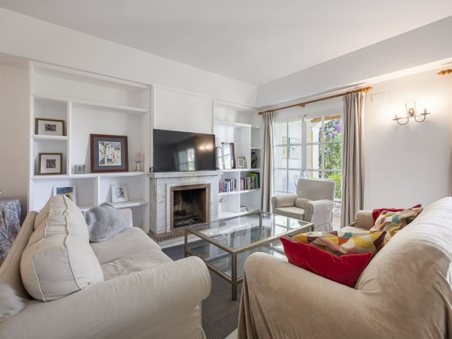 3 Bedrooms Townhouse in Estepona