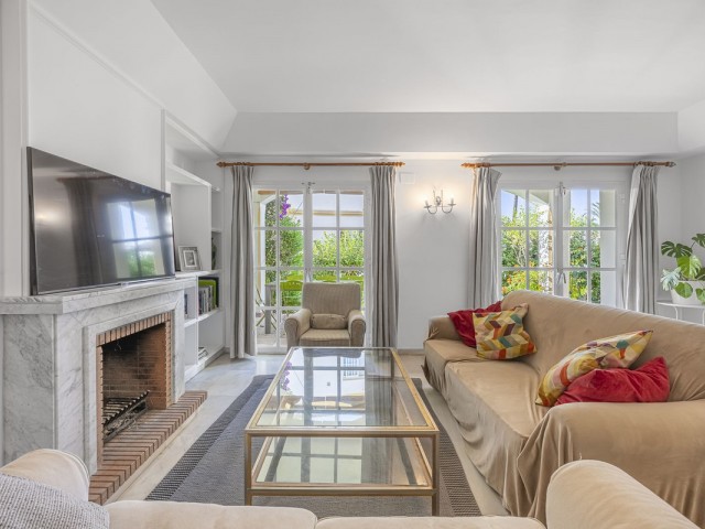 3 Bedrooms Townhouse in Estepona