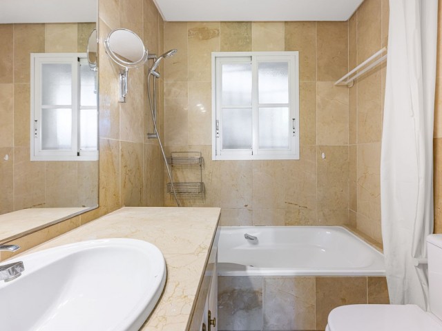 3 Bedrooms Townhouse in Estepona