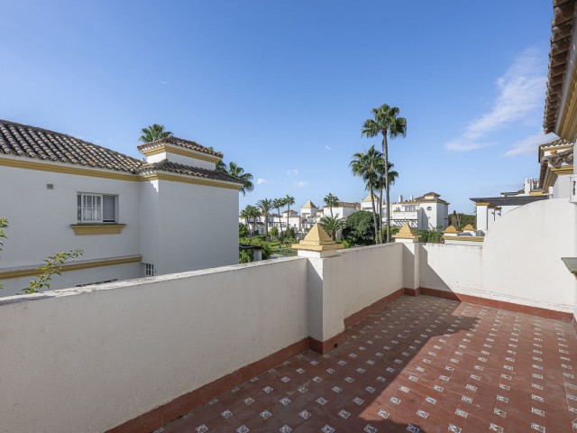 3 Bedrooms Townhouse in Estepona