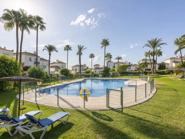 3 Bedrooms Townhouse in Estepona