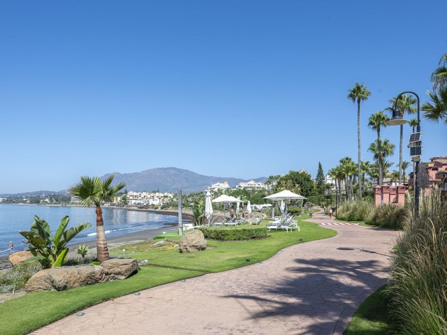 3 Bedrooms Townhouse in Estepona