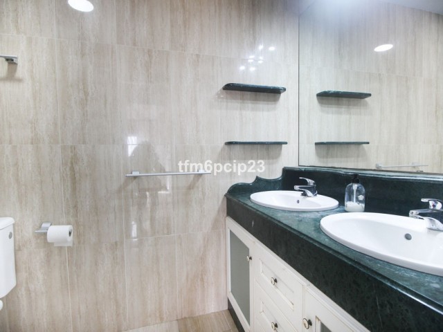 5 Bedrooms Townhouse in La Duquesa